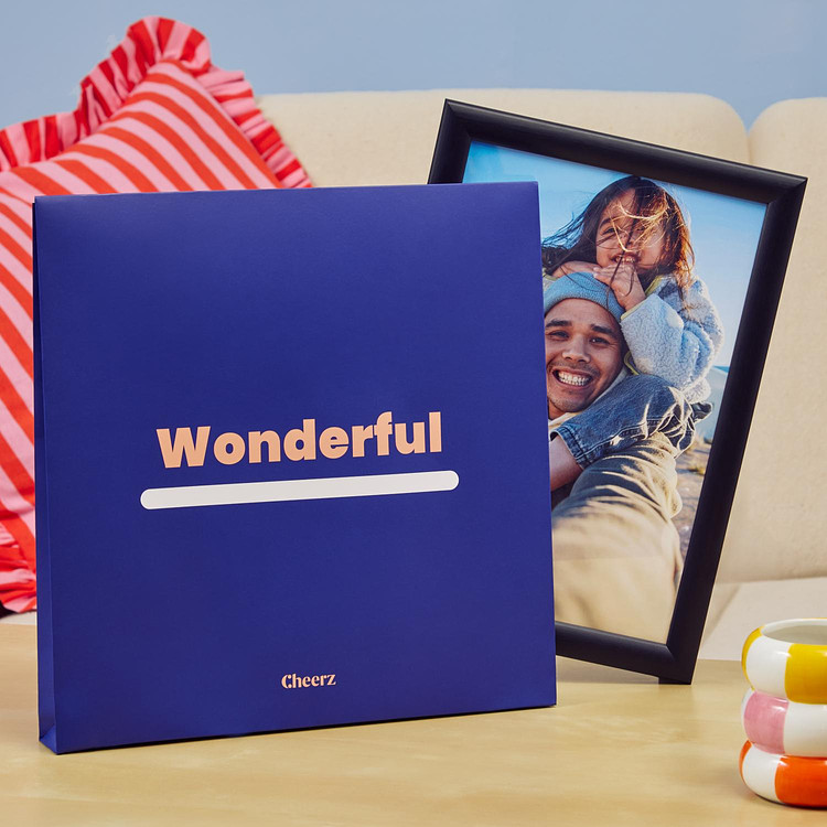 Marco de fotos y su funda de regalo Cheerz 1