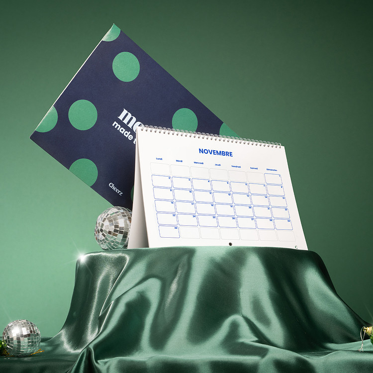 A4 Double-Page Calendar with gift pouch Cheerz 1