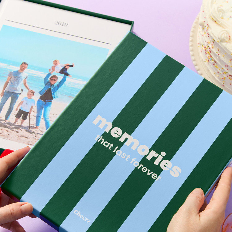 Hardcover Photo Album and its gift box Cheerz 3