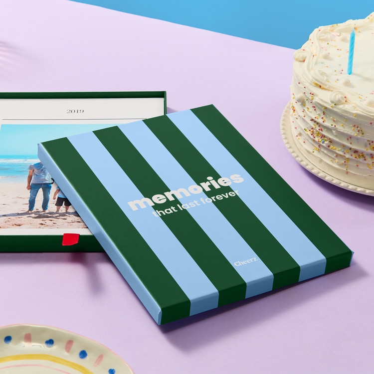 Hardcover Photo Album and its gift box Cheerz 4