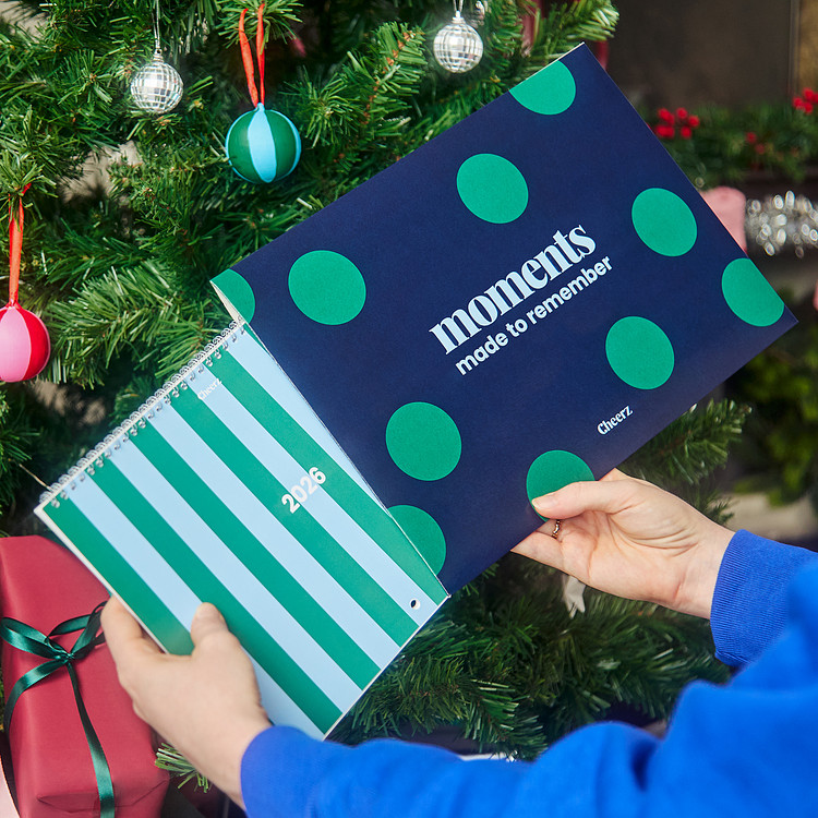 A4 Double-Page Calendar with gift pouch Cheerz 4