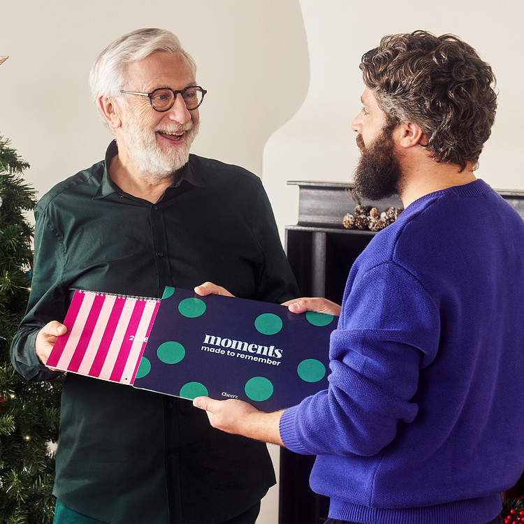 A4 Double-Page Calendar with gift pouch Cheerz 7