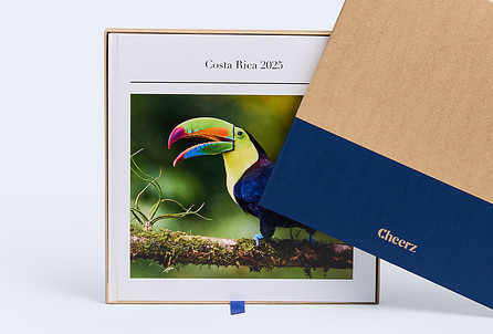Large Square Photo Album - Flat opening and its gift box Cheerz