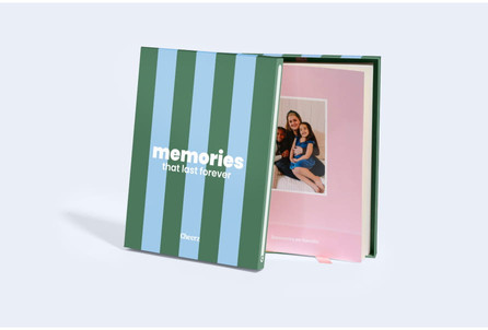 Hardcover Photo Album and its gift box Cheerz